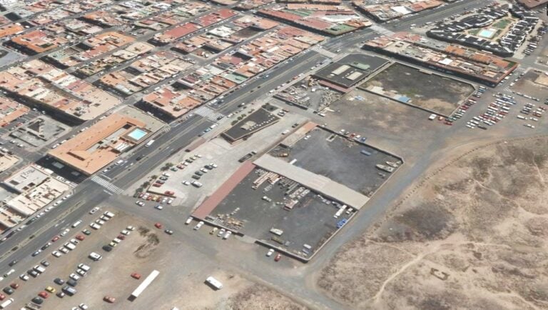 El ayuntamiento habilitará dos nuevas zonas de aparcamiento en Corralejo