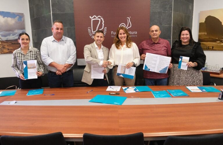 Cabildo y Pájara firman la cesión de suelo para la construcción de un Centro de Mayores