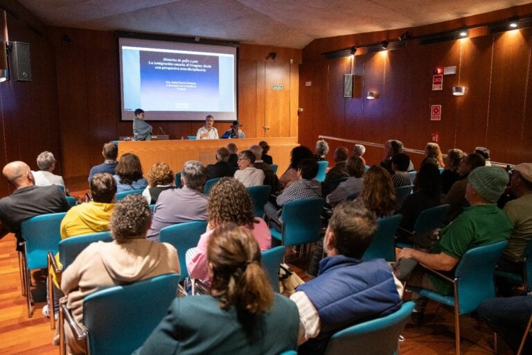 La antropóloga Isabel Barreto imparte una charla sobre los lazos entre Fuerteventura y Uruguay