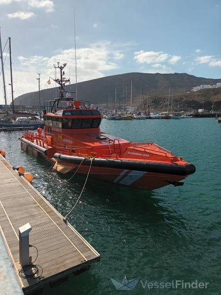 Llega a Fuerteventura una neumática con 59 personas a bordo, entre ellas un bebé