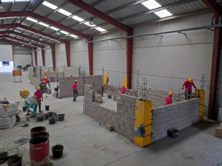 15 alumnos del PFAE Rehabilitando Fuerteventura trabajan en el futuro centro de empleo y empresas digitales