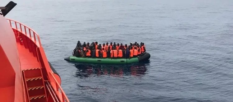 Más de 900 migrantes llegan a Canarias este fin de semana