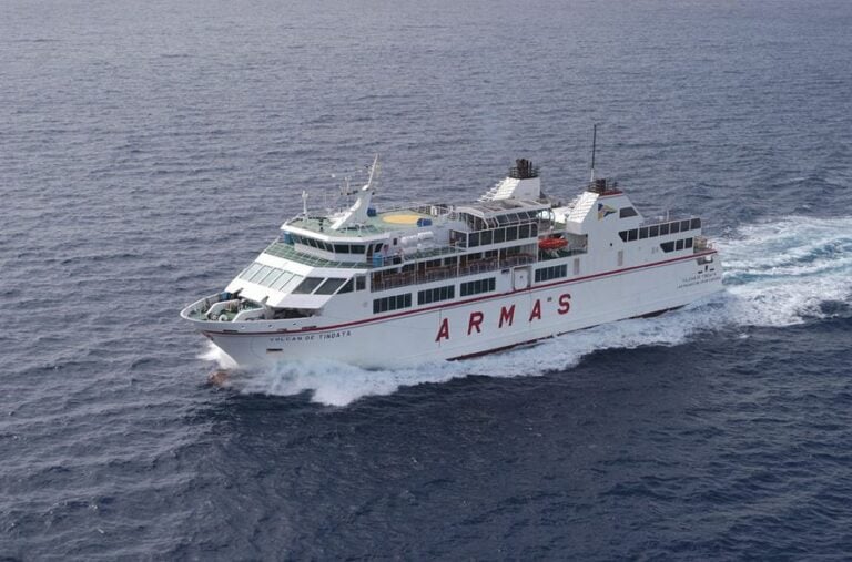 Un nuevo servicio de Fast Ferry conectará Puerto del Rosario y Playa Blanca