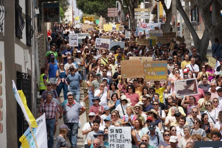 Canarias se levanta, de nuevo, contra el modelo turístico insostenible: Manifestación en Corralejo el 20 de octubre
