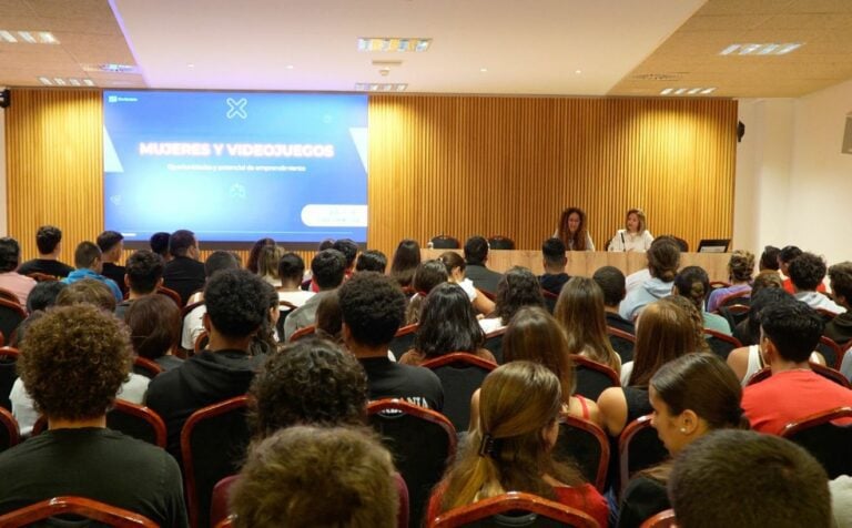 Nira Santana charla sobre la mujer en el sector de los videojuegos en un nuevo Desayuno Tecnológico