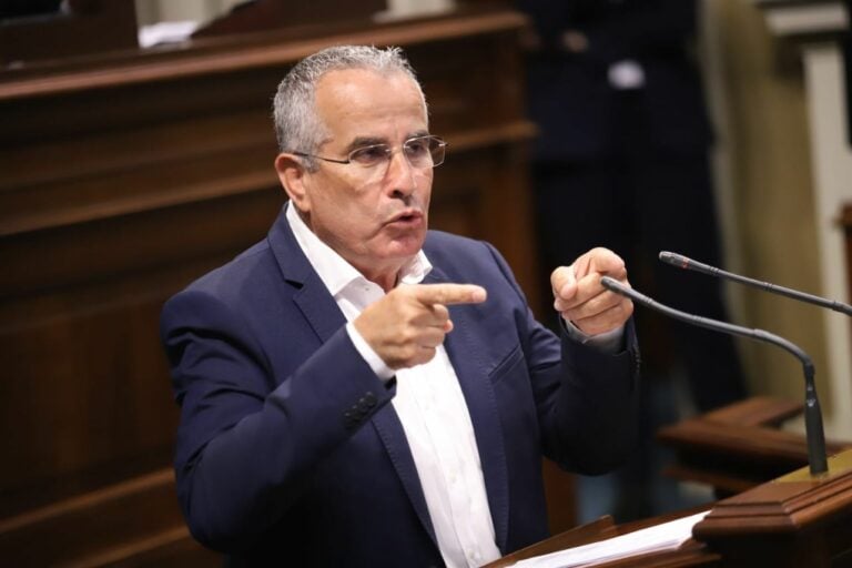 El Parlamento de Canarias aprueba la PNL para paralizar las autorizaciones relacionadas con Tierras Raras