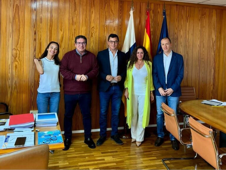 El Ayuntamiento de Puerto del Rosario se reúne con el consejero de Obras Públicas y Vivienda del Gobierno de Canarias