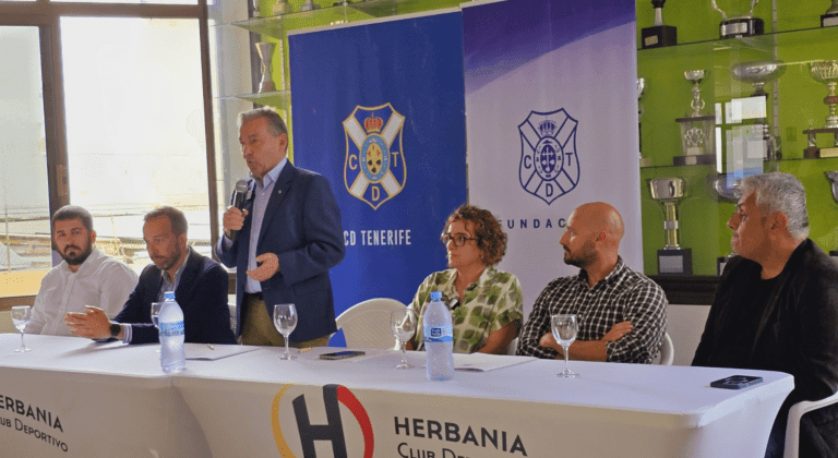 El CD Herbania y el CD Tenerife firman un convenio para impulsar el fútbol base
