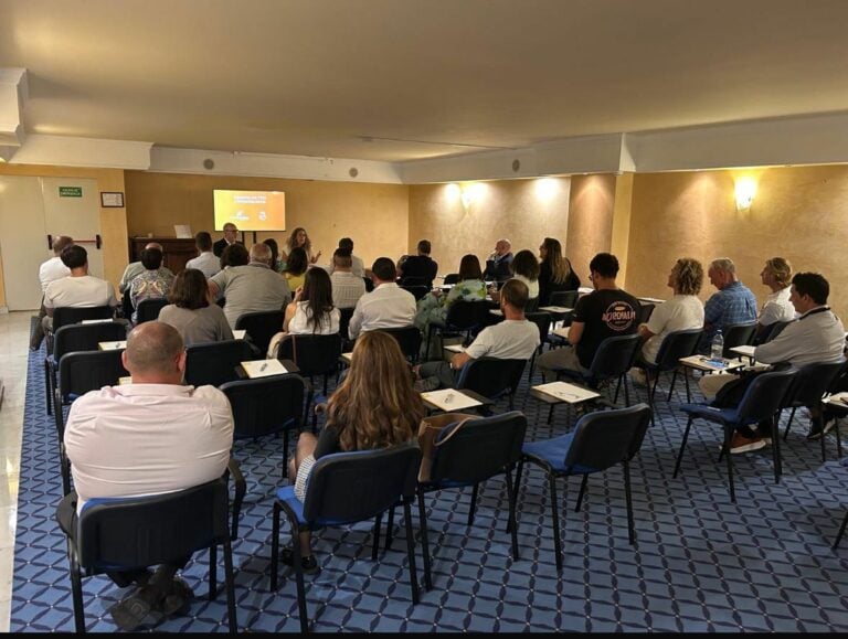 El sector turístico de Pájara expone sus necesidades en una reunión con el Patronato