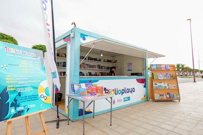 Inaugurada la nueva temporada de la Biblioplaya en Puerto del Rosario