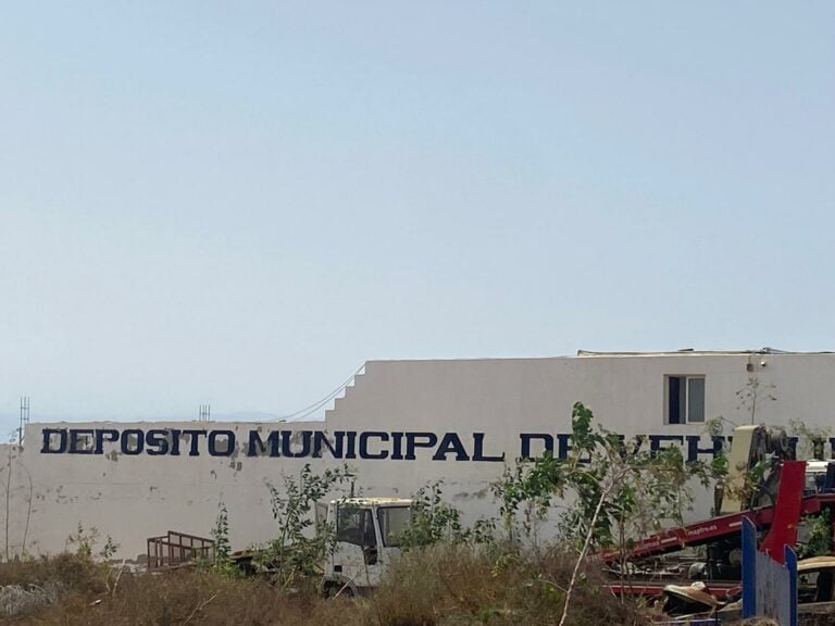 “Cada vez son más los vehículos que se encuentran abandonados en las vías públicas y solares»