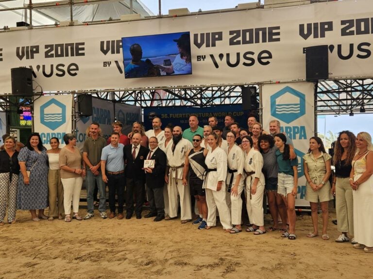 Alejandro Navarro y Antonio Roca reconocidos por sus trayectorias en el mundo del kárate