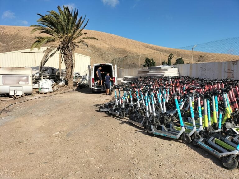 Pájara retira más de 500 patinetas no autorizadas para reforzar la seguridad vial