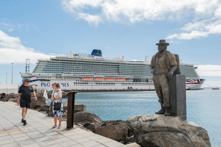 Puerto del Rosario mantiene el pulso crucerista: menos escalas, buques más grandes y un repunte del turismo premium
