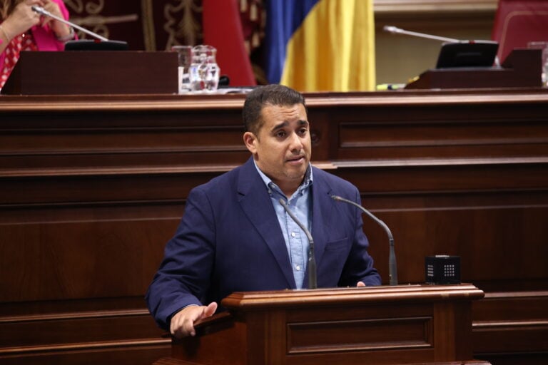 Caraballo critica que CC, el PP, la ASG y la AHI tumben la ‘app’ de apoyo emocional para jóvenes y adolescentes