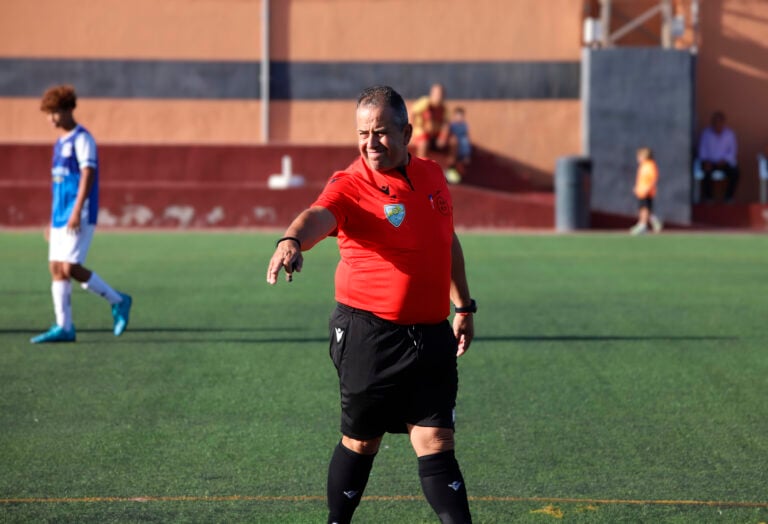 Miguel González «Lele», toda una vida como árbitro.