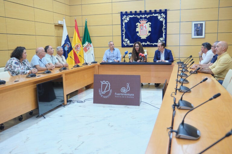 Una docena de autónomos y empresarios del sector olivarero majorero realizan una misión empresarial para potenciar su externalización