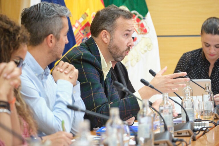 El Cabildo de Fuerteventura da a conocer los avances que se han realizado en el transporte público insular