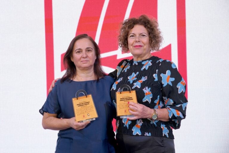Homenaje al comercio local: María San Pedro y Mari Carmen Cerdeña reciben distinciones en la Feria de Economía de Proximidad