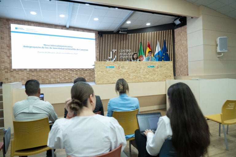 María Fernández presenta a las administraciones de Fuerteventura las claves del proceso participativo para la creación de la primera ley de movilidad sostenible de Canarias