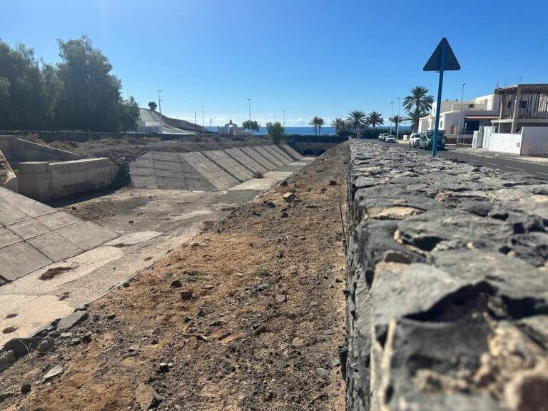 El Cabildo de Fuerteventura mejora el barranco del Aceitún y la zona próxima al litoral de Gran Tarajal