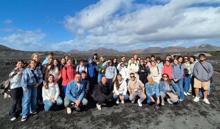 Jóvenes majoreros se aventuran en Lanzarote con la actividad «Escapada entre Volcanes»
