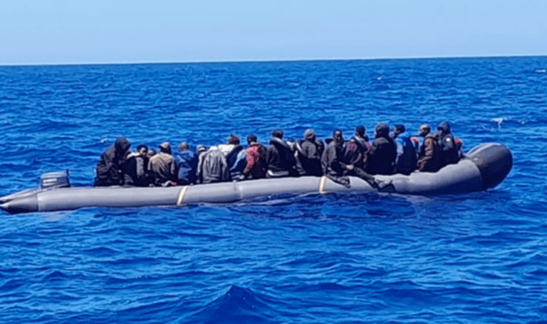 Salvamento rescata a más de 240 migrantes en cuatro neumáticas cerca de Lanzarote