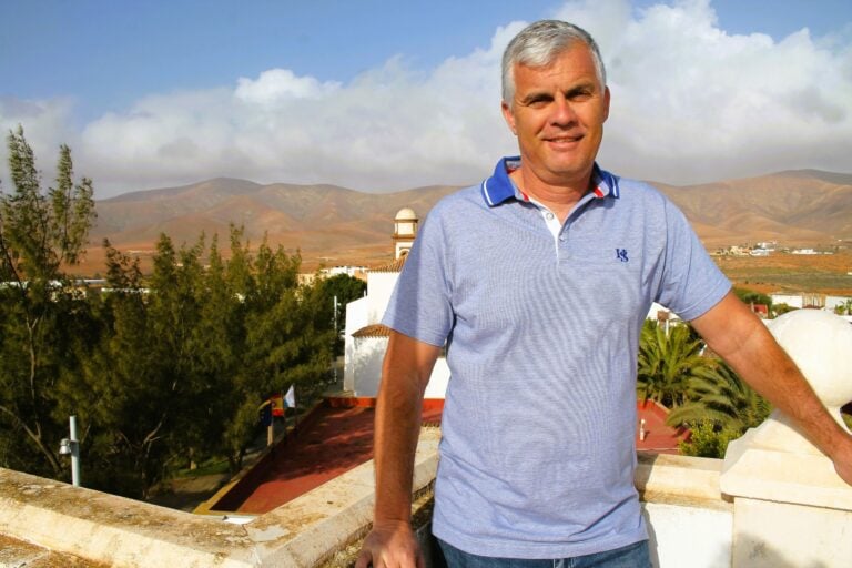 Pedro Armas asume la Concejalía de Festejos en Antigua tras un intercambio de responsabilidades