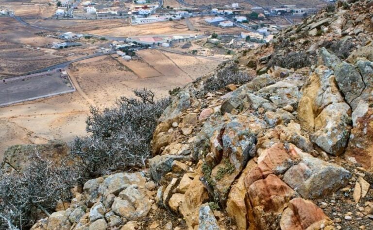 Localizados los infractores que ascendieron a la Montaña de Tindaya sin autorización para grabarlo en redes