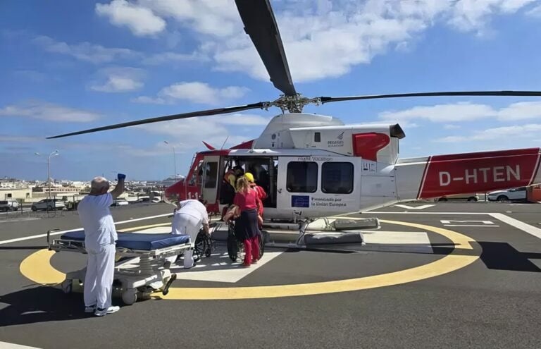 Rescatados tres bañistas en los Charcones de Ajuy tras quedar atrapados en una zona de difícil acceso