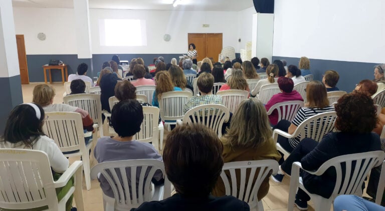 La gestión de la soledad como oportunidad: éxito en la charla del Área de Salud de Fuerteventura