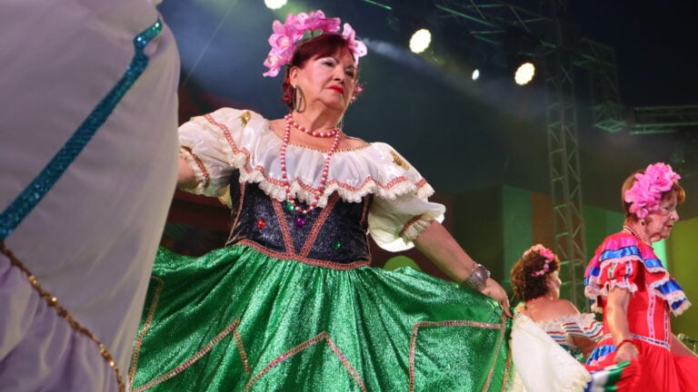 Gran Tarajal se vuelca con el Carnaval de los Mayores… ¡y la fiesta continúa!”