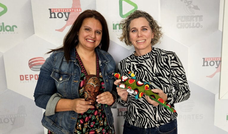 Lorena Curbelo presenta en Radio Insular su proyecto de literatura solidaria en apoyo a la infancia de Gambia