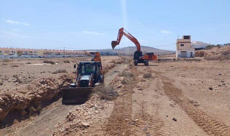 Cabildo y Ayuntamiento refuerzan la seguridad en El Matorral con labores preventivas contra inundaciones