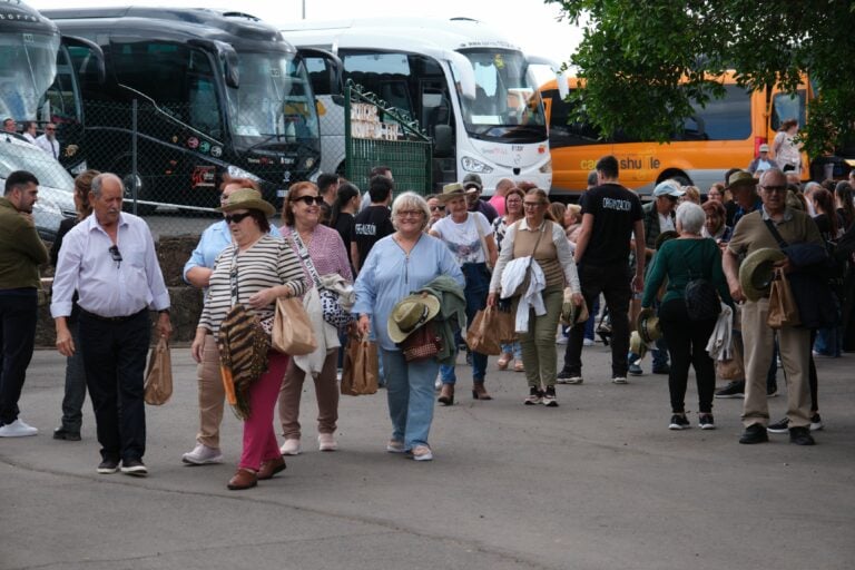 La tradición se mantiene viva: 700 mayores protagonizan el encuentro en FEAGA