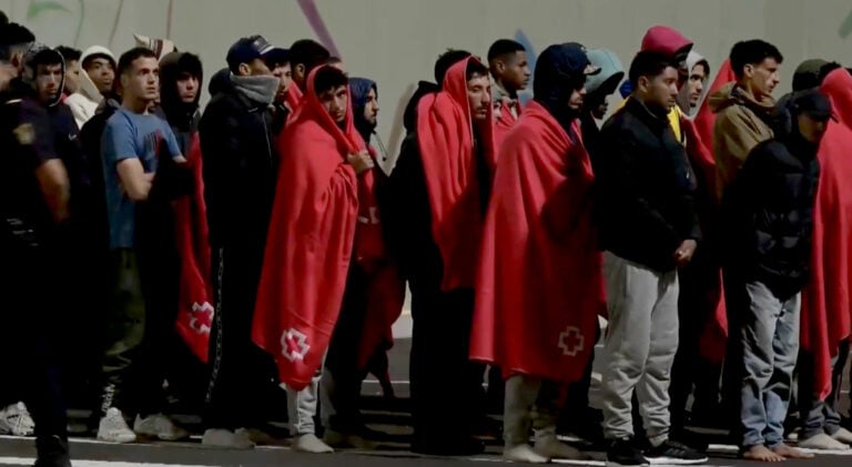 Desembarcan en Fuerteventura 120 personas rescatadas en dos embarcaciones