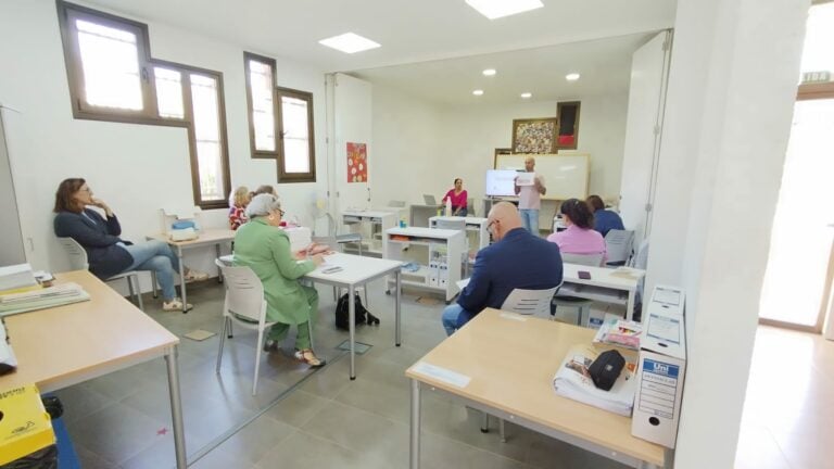 El Centro de Día de Gran Tarajal fortalece la cooperación sociosanitaria insular