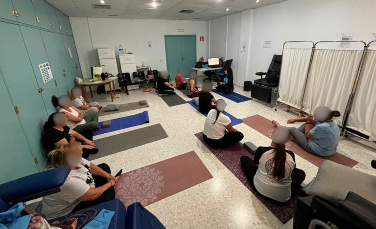 FuerteYoga impulsa en Fuerteventura un programa pionero de salud integrativa con yoga y mindfulness para usuarios de Salud Mental