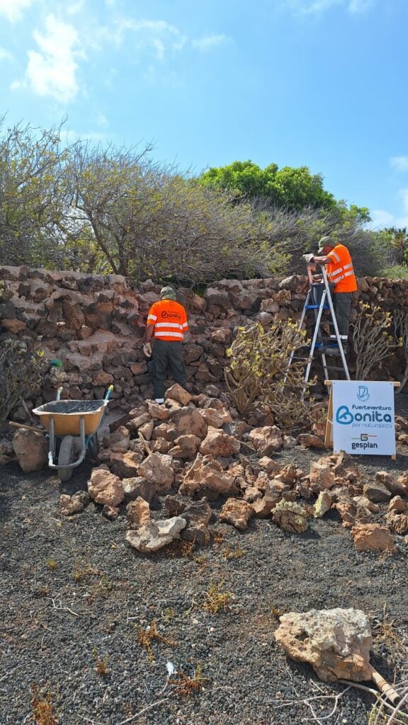 El Cabildo de Fuerteventura remata los muros de piedra volcánica del Museo del Queso Majorero