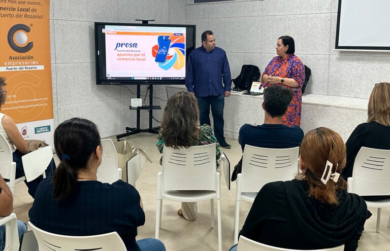 El empresariado de Puerto del Rosario conoce en detalle la app “Prosa”, la nueva apuesta por el comercio inteligente
