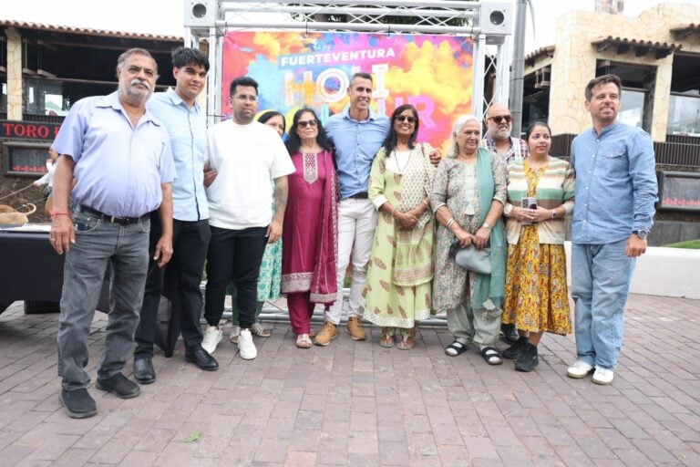 Corralejo se llena de música, color y tradición con el Fuerteventura Holi Colour Festival