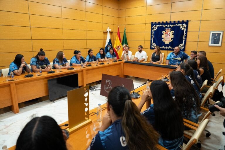 El Cabildo recibe a las campeonas de Canarias del C.L. Unión Tetir
