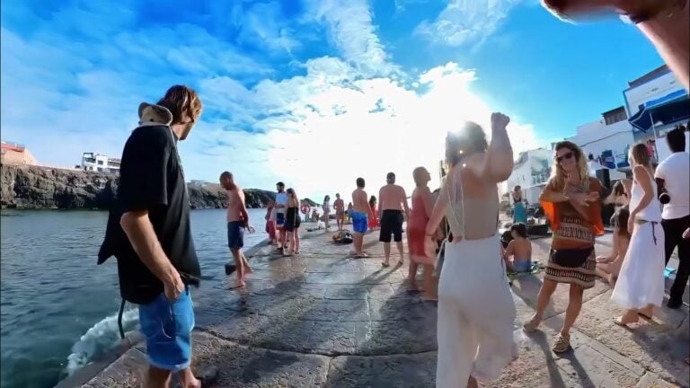 El FEM 2025 dinamiza El Cotillo con actividades de día en la plaza y el Muellito