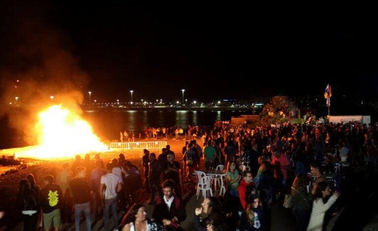 Brisas do Mar celebra la tradicional fiesta de San Juan con sardinas, queimada y música en directo