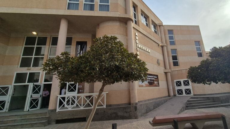 El Cabildo de Fuerteventura habilita zonas de descanso para los estudiantes que se presentan a la PAU 2025 en la isla