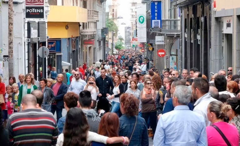 Canarias y Baleares resisten la revisión a la baja del crecimiento económico, según BBVA Research