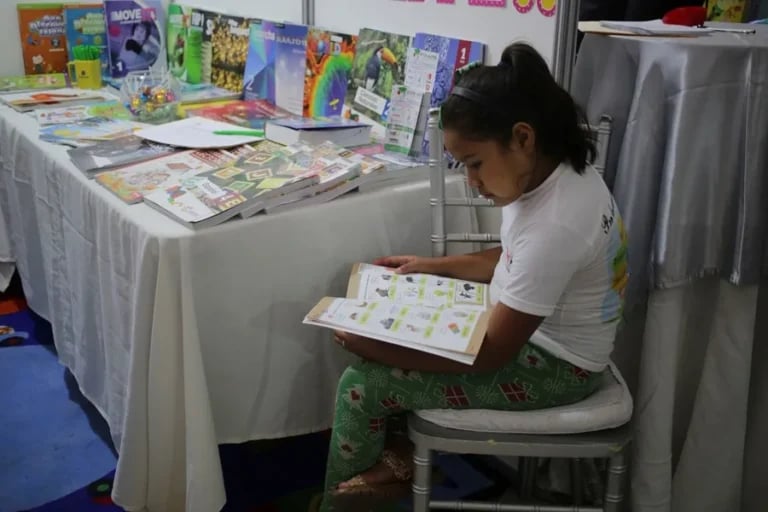 Libros para enganchar a niños y jóvenes este verano: aventuras, fantasía y emociones para llenar la mochila