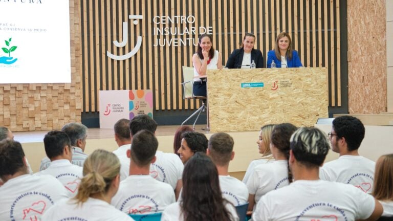 El Cabildo pone en marcha dos planes de formación y empleo para al cuidado de las personas y la conservación el medio