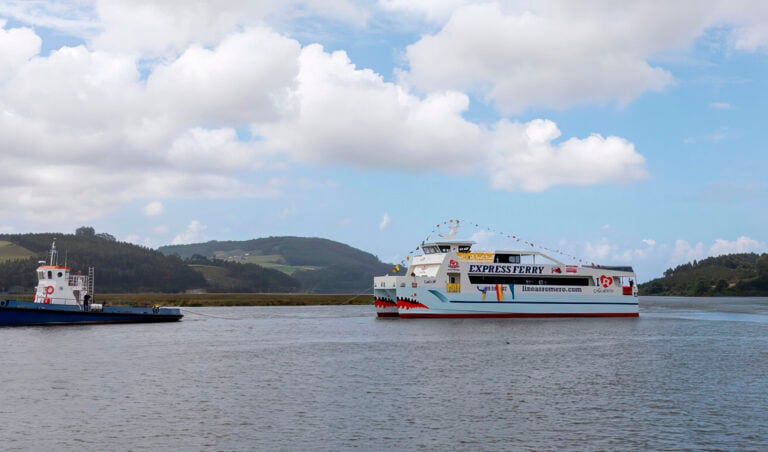Luis Romero recibe el homenaje de su naviera con un ferry que llevará su nombre