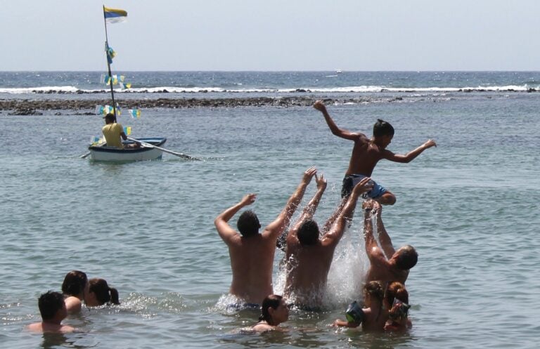 Verbenas, fuegos y tradición marinera para cerrar a lo grande las Fiestas de Las Salinas